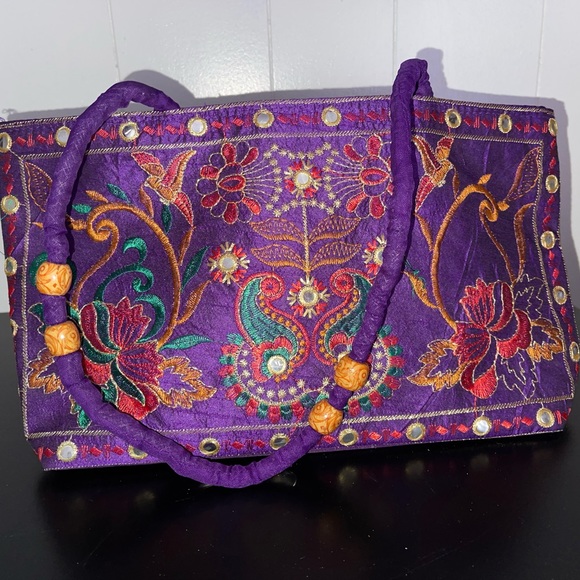 Embroidered bag - Picture 1 of 4